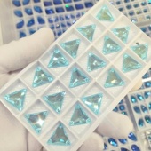 Треугольник пришивной Aquamarine Opal - аквамариновый опал 16мм 18 шт хрусталь
