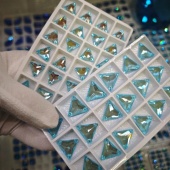 Треугольник пришивной Aquamarine Opal - аквамариновый опал 12мм 28 шт хрусталь